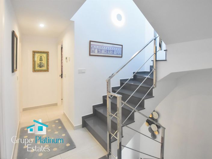 Image No.11-3 Bed Property for sale