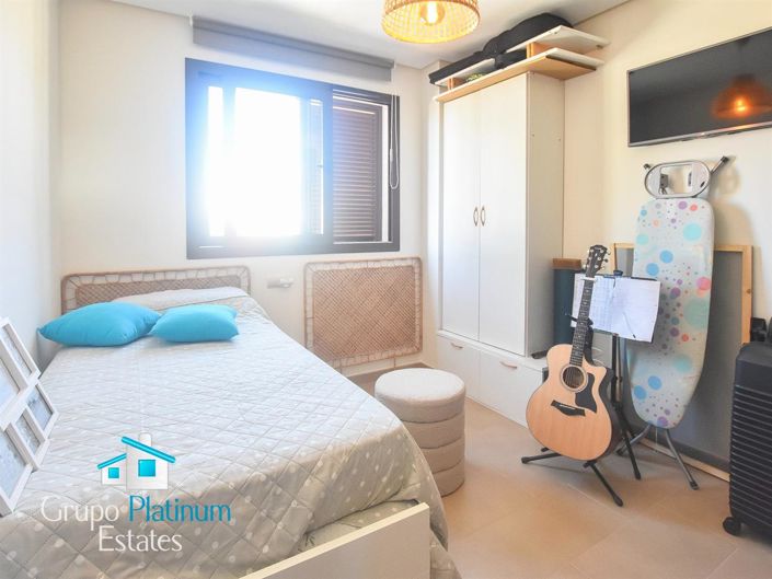 Image No.15-2 Bed Property for sale