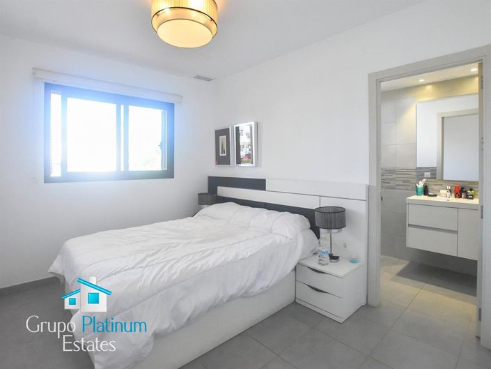 Image No.12-3 Bed Apartment for sale