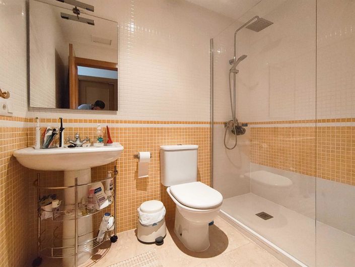 Image No.20-2 Bed Apartment for sale