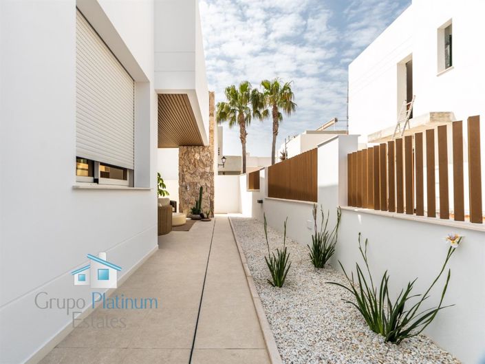 Image No.18-3 Bed Villa for sale