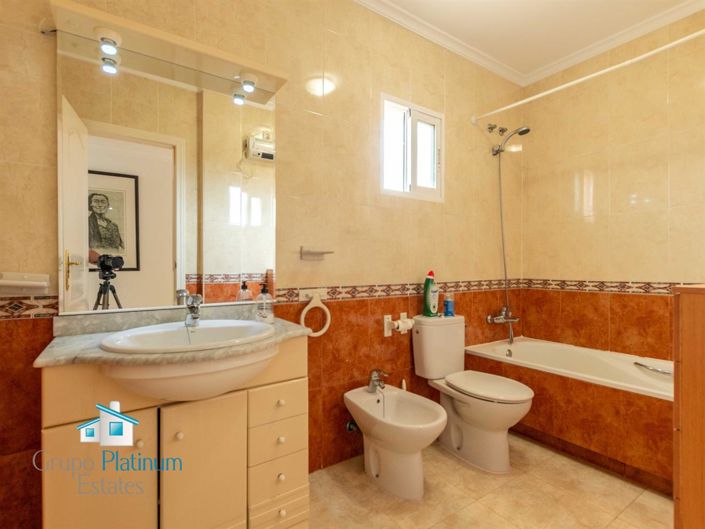 Image No.14-3 Bed Apartment for sale