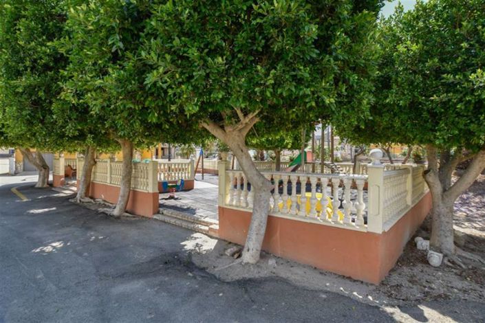 Image No.8-4 Bed Property for sale