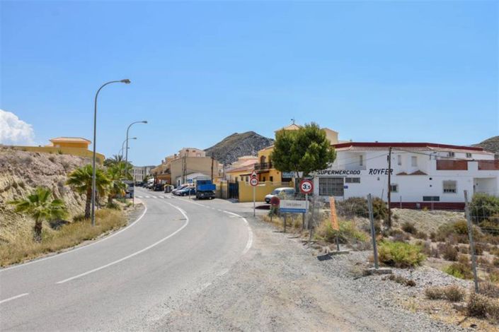 Image No.9-4 Bed Property for sale