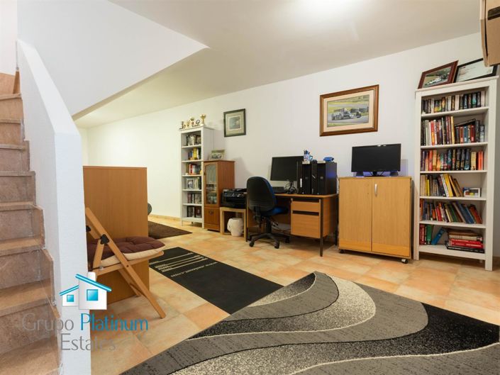 Image No.9-3 Bed Property for sale