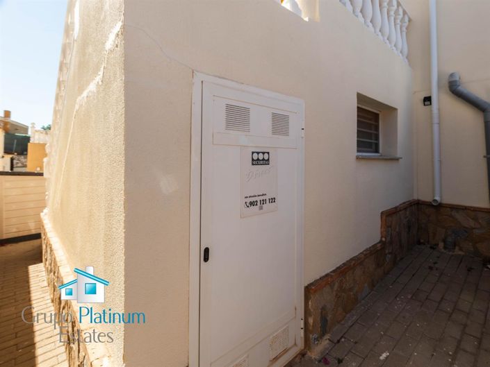 Image No.24-3 Bed Property for sale