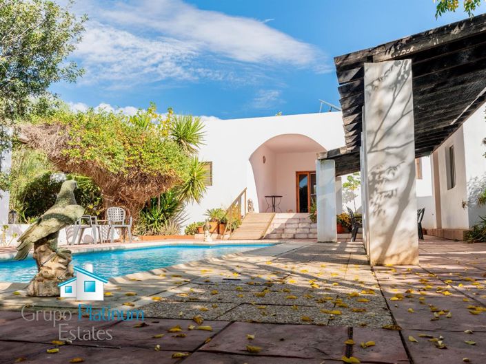 Image No.2-4 Bed Villa for sale