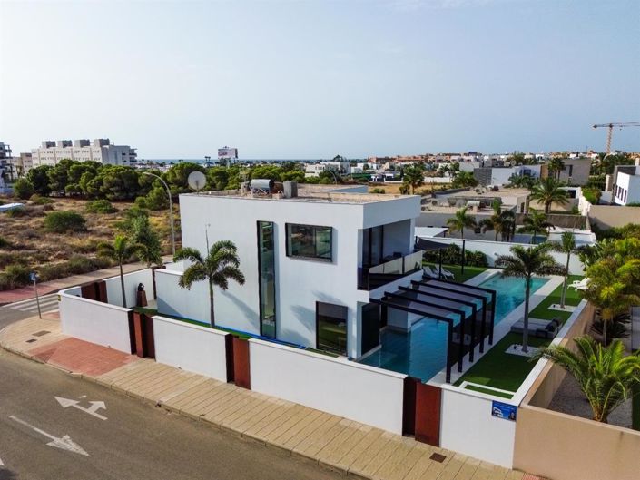 Image No.2-Villa de 3 chambres à vendre à Vera Playa