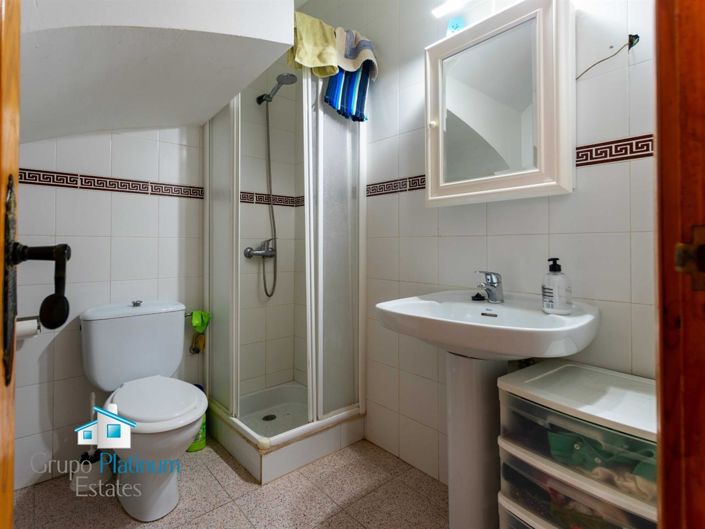 Image No.10-3 Bed Property for sale