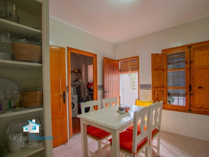 Image No.13-3 Bed Property for sale