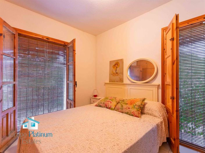 Image No.18-3 Bed Property for sale