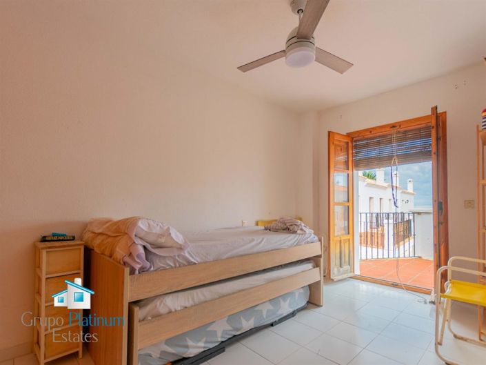 Image No.19-3 Bed Property for sale