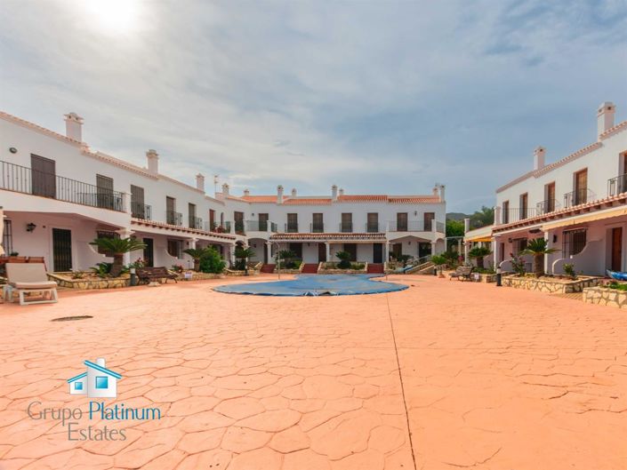 Image No.30-3 Bed Property for sale