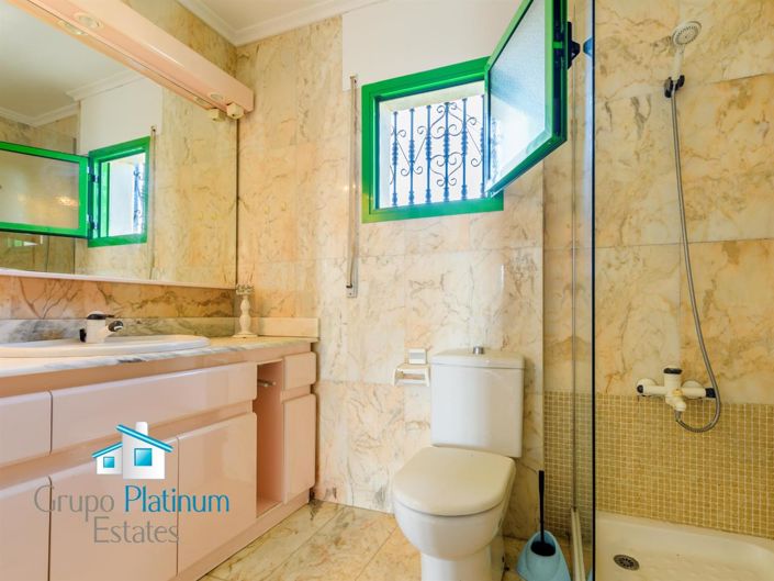 Image No.17-2 Bed Property for sale