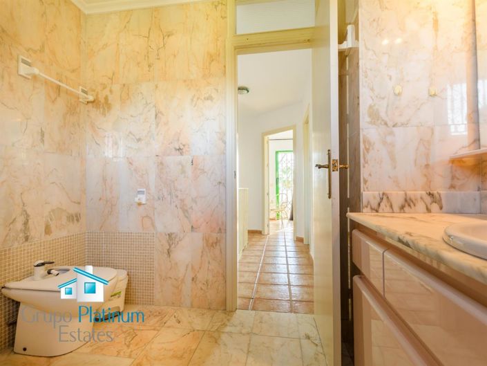 Image No.18-2 Bed Property for sale