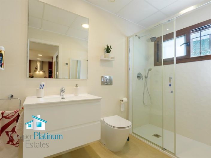 Image No.17-2 Bed Property for sale