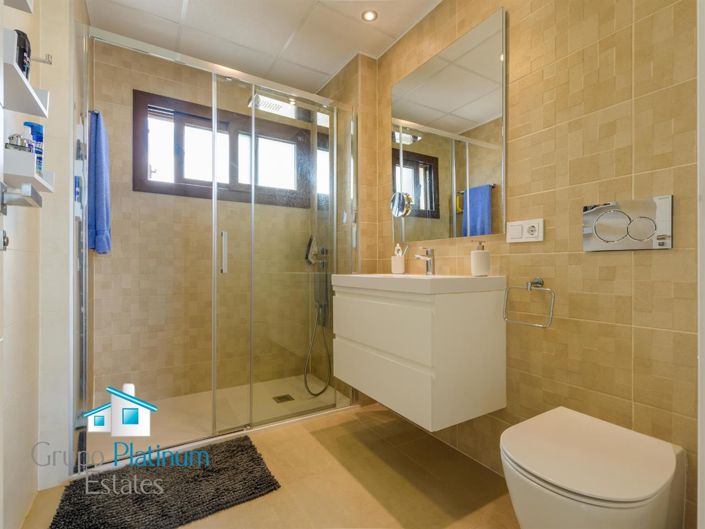 Image No.21-2 Bed Property for sale