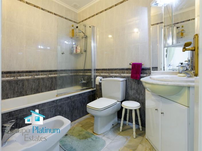 Image No.12-2 Bed Property for sale