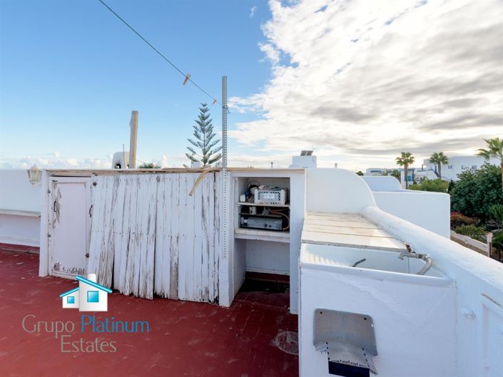 Image No.17-2 Bed Property for sale