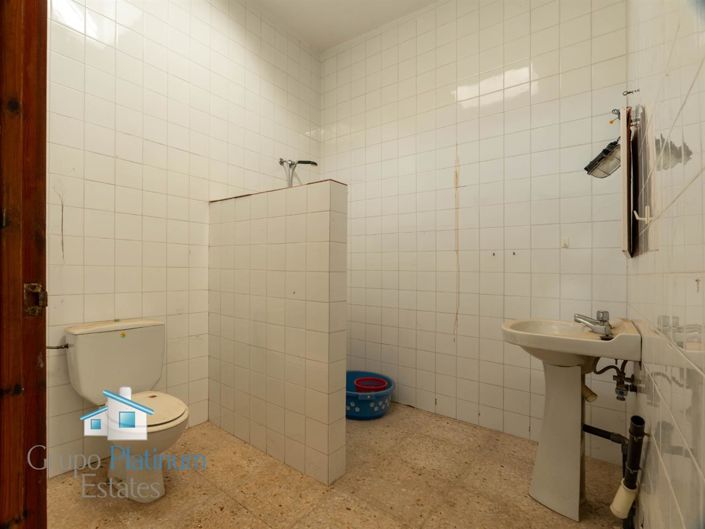 Image No.5-3 Bed Property for sale