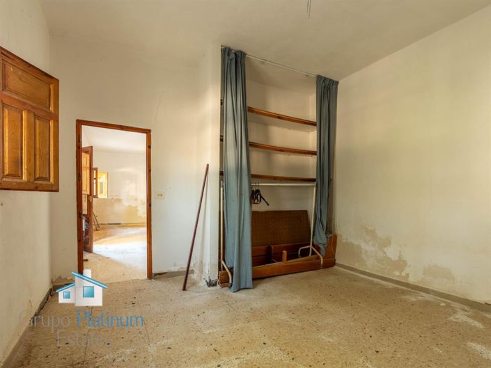 Image No.6-3 Bed Property for sale