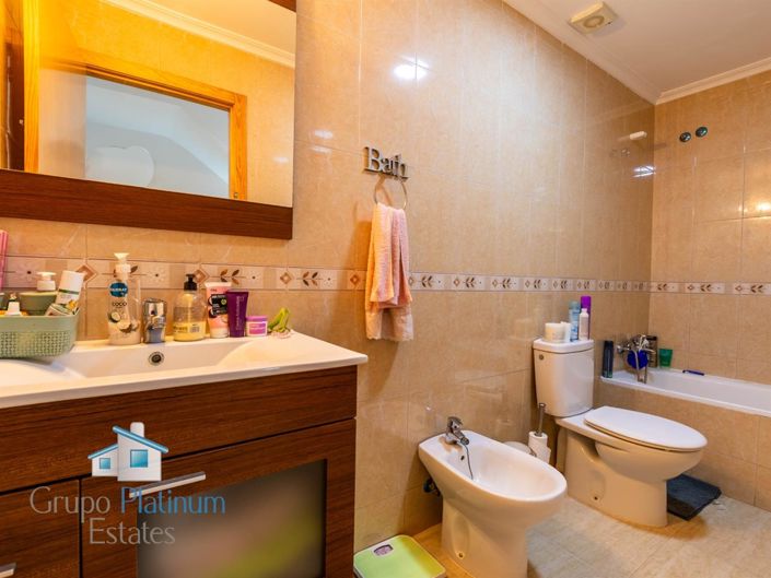 Image No.10-2 Bed Property for sale