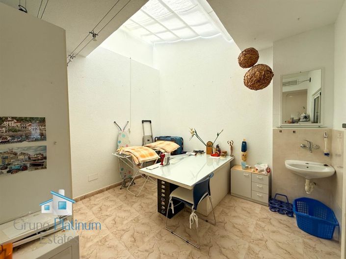 Image No.15-3 Bed Property for sale