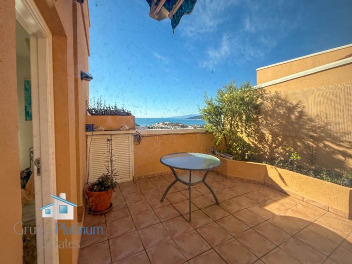 Image No.21-3 Bed Property for sale