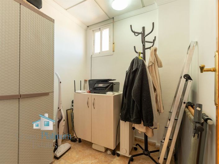 Image No.10-3 Bed Property for sale