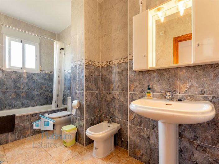 Image No.12-3 Bed Property for sale