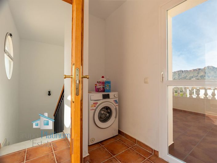 Image No.14-3 Bed Property for sale