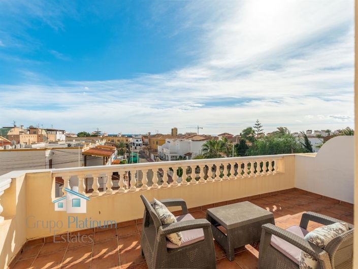 Image No.15-3 Bed Property for sale