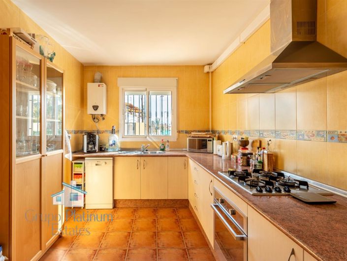 Image No.6-3 Bed Property for sale