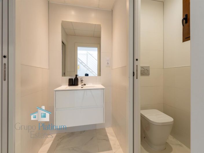 Image No.10-1 Bed Property for sale