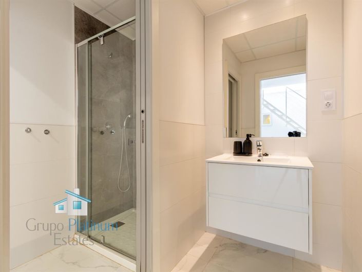 Image No.11-1 Bed Property for sale