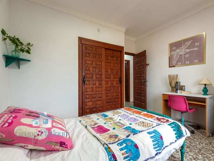 Image No.11-3 Bed Property for sale