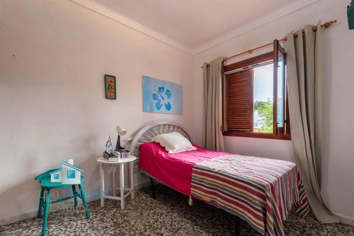 Image No.12-3 Bed Property for sale