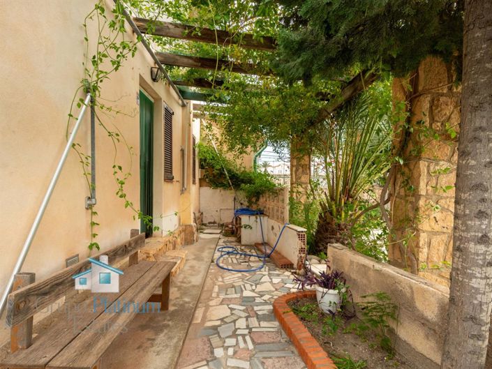 Image No.21-3 Bed Property for sale