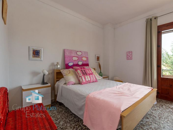 Image No.8-3 Bed Property for sale