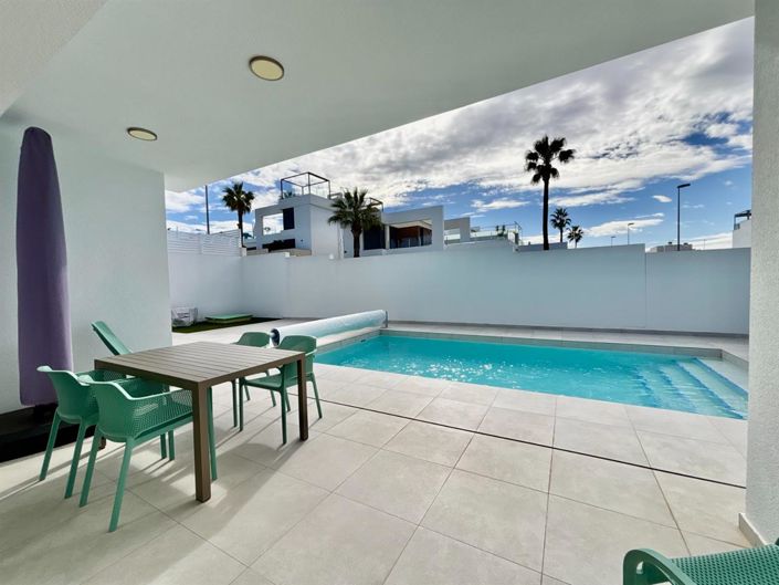 Image No.3-3 Bed Villa for sale