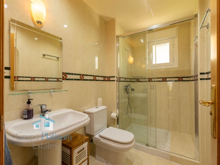 Image No.15-3 Bed Property for sale