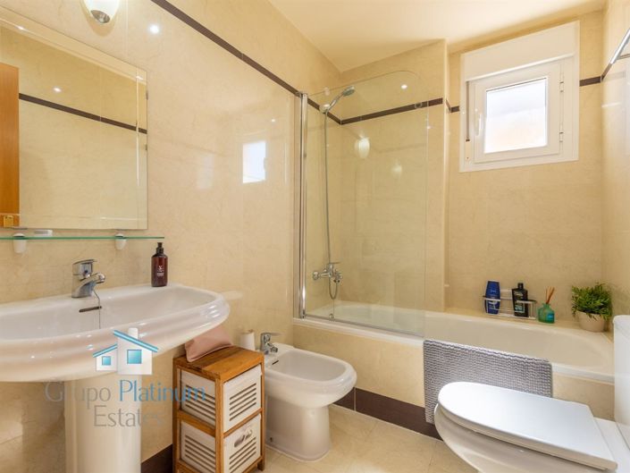 Image No.16-3 Bed Property for sale