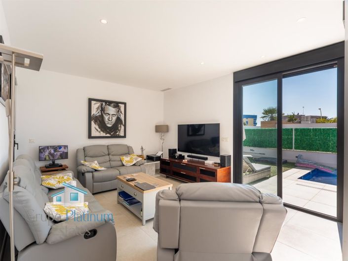 Image No.4-4 Bed Villa for sale