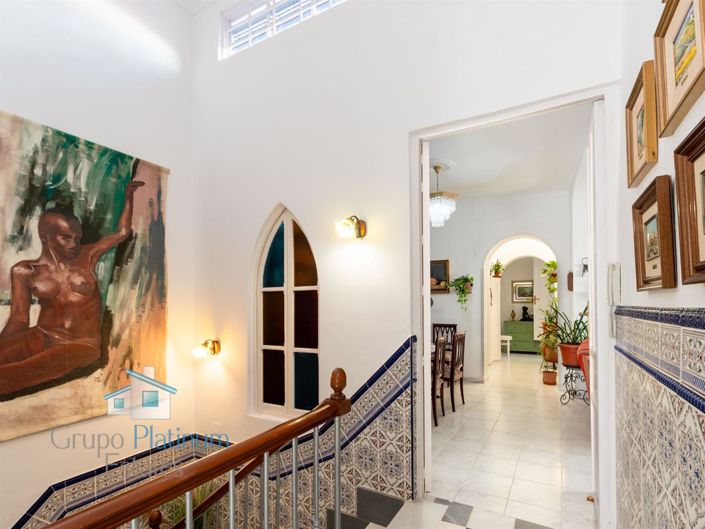 Image No.17-4 Bed Property for sale