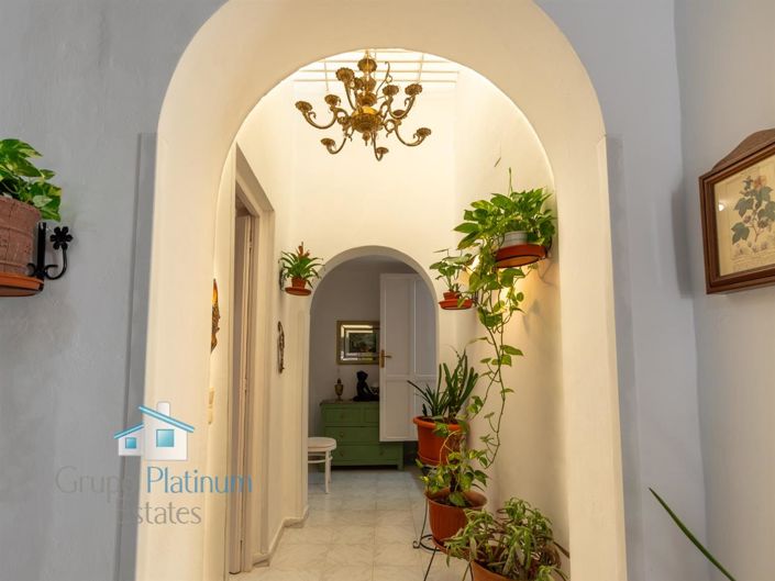 Image No.18-4 Bed Property for sale