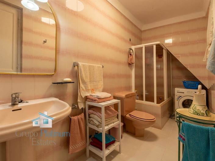 Image No.19-4 Bed Property for sale