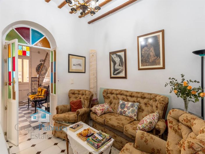 Image No.2-4 Bed Property for sale