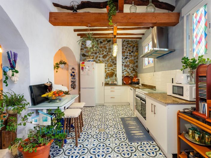 Image No.4-4 Bed Property for sale