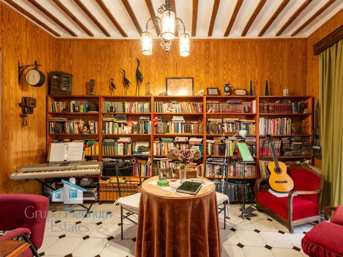 Image No.8-4 Bed Property for sale