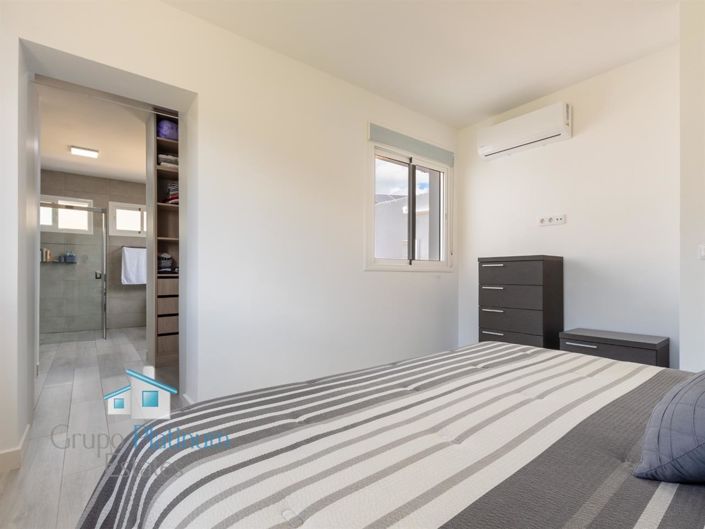 Image No.10-2 Bed Villa for sale